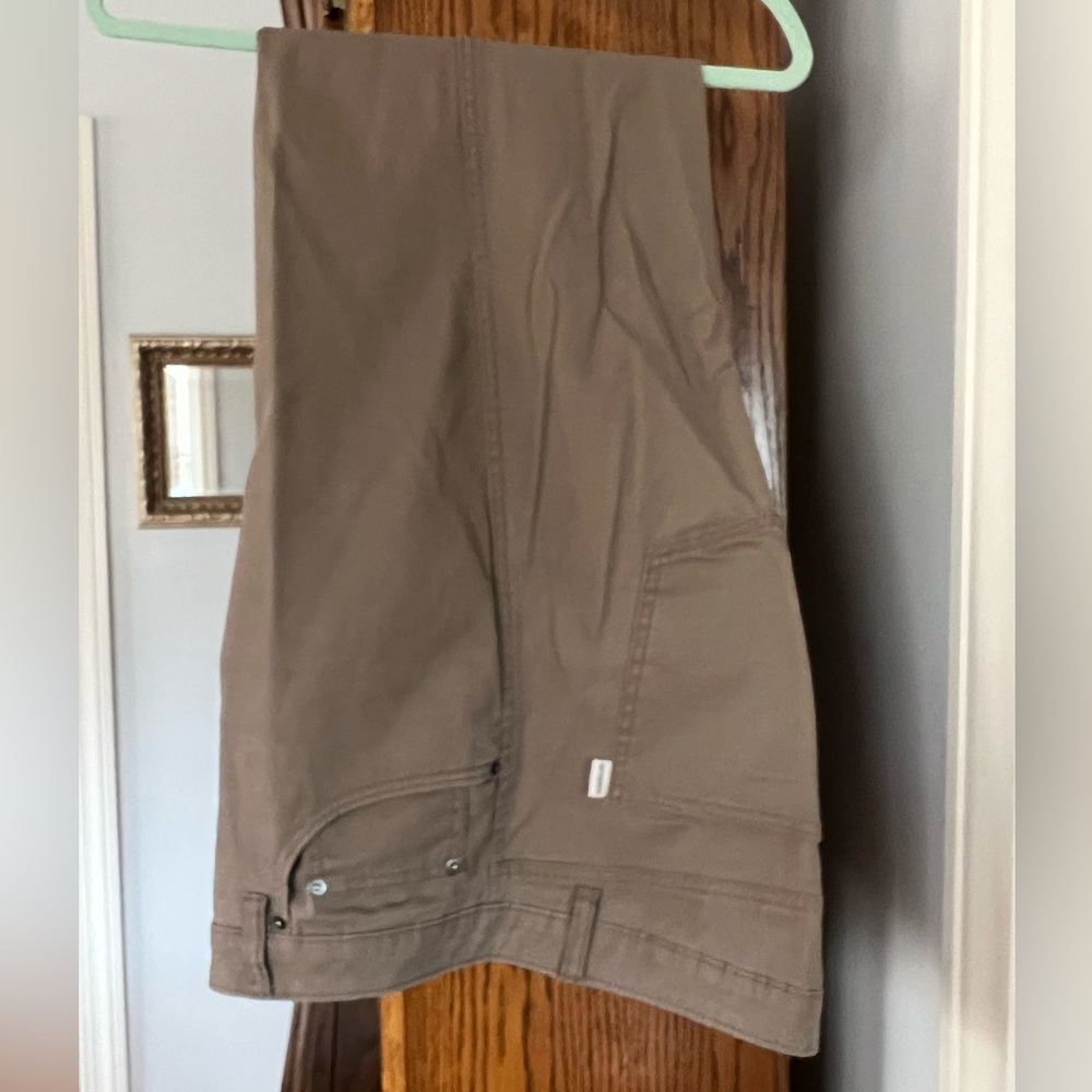 Mens Magellan Outdoors Stain Release pants. 38x30.